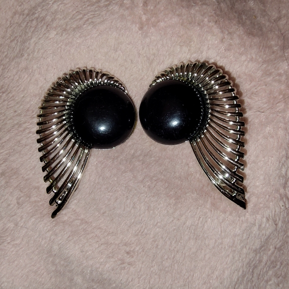 Jewelry - Sarah Coventry Par Pending Large Clip On Earrings Black And Silver